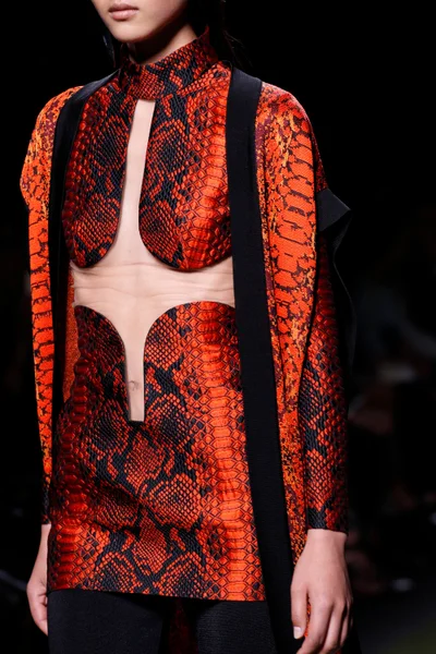 Look 32